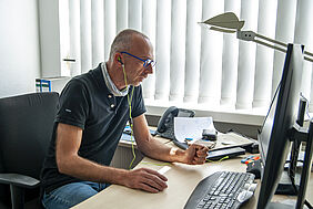 Prorektor Michael Schleicher zeigte sich beeindruckt von der gestalterischen Arbeit des studentischen Teams.