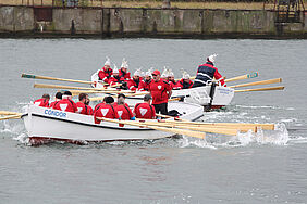 Zwei Teams beim Kutterpullen